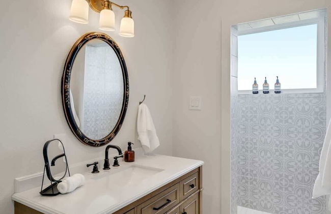 Gorgeous Home With Hot Tub 5min From the River - Foto 19