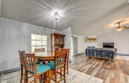 Charming Farmhouse in Morriston with Fenced Yard - Foto 7