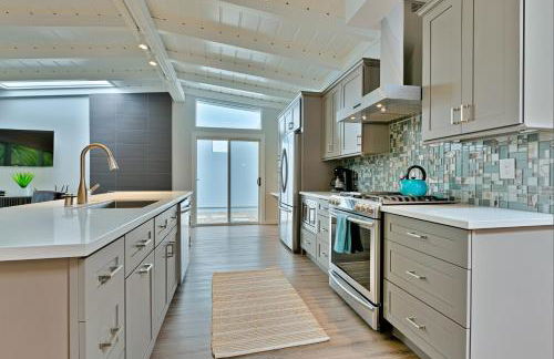 Shores Perfection - Spa, AC, Pet Friendly, Parking, Fire Pit & Massive Private Yard! - Foto 80