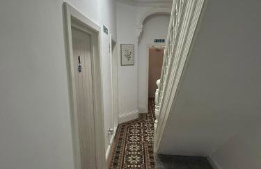 Large 6-Bedroom Family Home in Willenhall - Foto 15