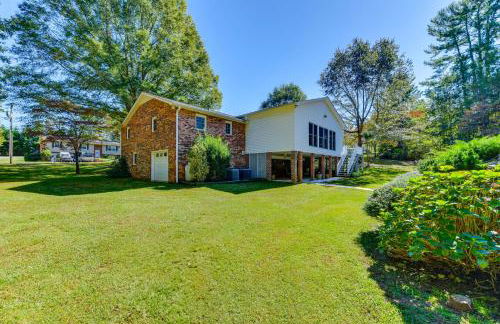 1 Mi to Dtwn Home with Fire Pit and Deck in Hudson! - Foto 1