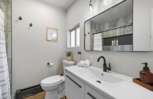 Canyon Retreat with Hot Tub 3min to Broadmoor - Foto 32