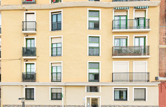 Skysea Malaga Centro frente al Rio - Photo 42