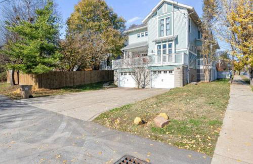 Tranquil East Nashville Zen Retreat with 2 Patios, Garage Parking, Yoga Mats Included, Covered Patio and Deck, Walk to Five Points Dining & Bars, Board Games, 10 Min to Broadway, 24 Hr Hospitality - Foto 8