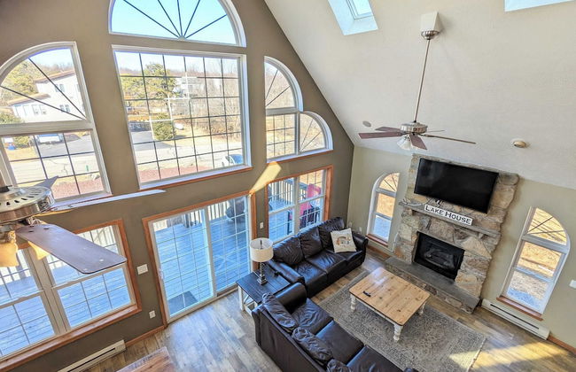 Pocono Pinnacle by Avantstay Steps to the Lake, Game Room, Large Deck - Foto 32