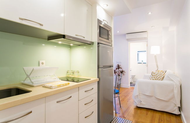 JOIVY Cosy 1-bed flat w/balcony in Alfama, moments from the Port - Foto 18