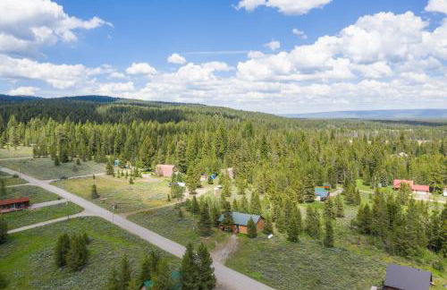 Remington Retreat by KABINO Dog Friendly FirePit Sleeper Sofa WiFi Grill - Foto 17