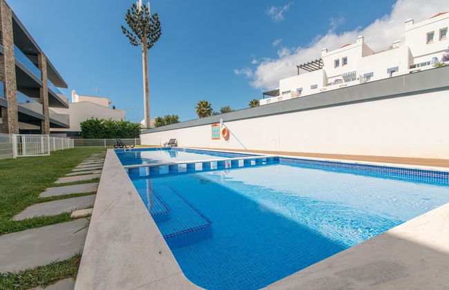 800m From the Boat to Praia das Cabanas, With Pool, Terrace, Wifi and air con - Foto 15