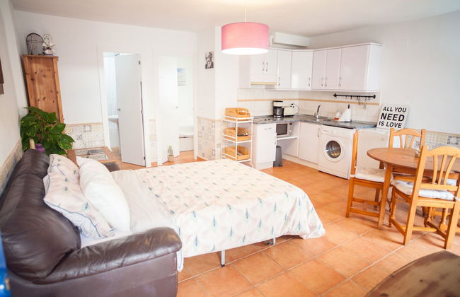 Beach House with garden - Photo 6