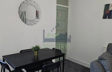 Rectory5 - 5 bedroom 7 beds Parking Perfect for Contractors - Foto 2