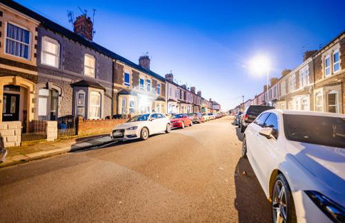 4BR 2Bath Home -Hot Tub, Free Parking & Games Room - Foto 56