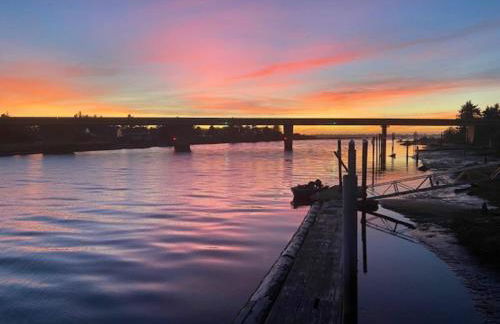 Riverside retreat with stunning views, historic charm - Coastal adventure awaits - Foto 25