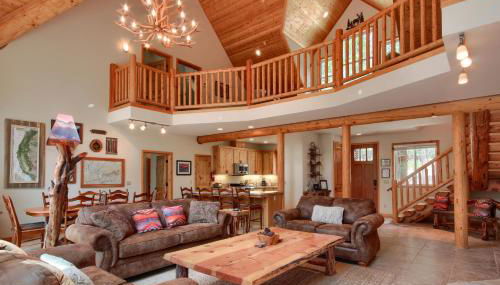 Rivercrest Lodge with Hot Tub-Pool Table-Firepit - Foto 2