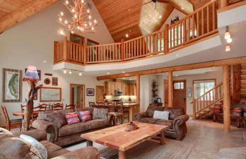 Rivercrest Lodge with Hot Tub-Pool Table-Firepit - Foto 2