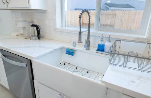 Modern Charming 4BR Home, Family Friendly, Office Space, Fast WiFi, Free Parking - Foto 12