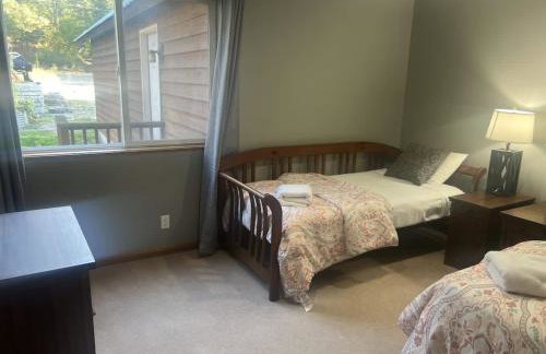 Twin Lakes Waterfront Retreat with Private Dock Fire Pit And Family Friendly Space - Foto 50