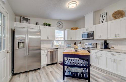 Peaceful Lady Lake Home with Screened-In Porch! - Foto 8