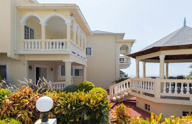 The Royal Kensington Villa - Photo 35