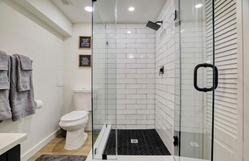 The Black Log Cabin - Hot Tub & Game Room - Foto 44