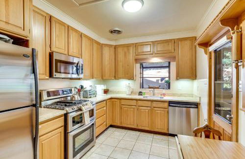 13 Mi to Beach! Forest Brook Creekfront Cabin - Foto 11