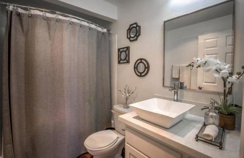 Designer Penthouse 2 Bedroom with Balcony Beverly Hills Adjacent - Foto 94