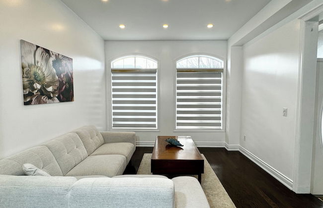 Spacious 4-Bedroom Retreat - Photo 27