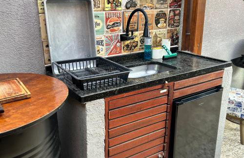 Chalé com PISCINA Privativa, com 2 QUARTOS, ESTACIONAMENTO em Condomínio com PORTARIA 24h, Sauna, Quadras, 3 PISCINAS no condomínio, Pesca e Parquinho Infantil - SmarTV na sala de estar, TV na área CHURRASQUEIRA, Wi-Fi e Cozinha Completa - Foto 78