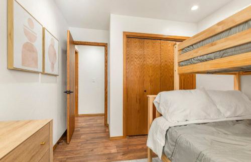 Pinewood Lodge - Backs to Forest - Near Downtown! - Foto 12