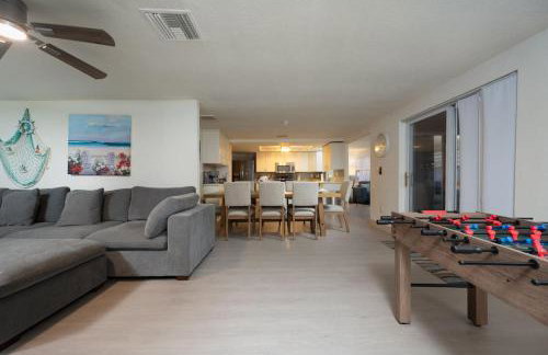 Home With Heated Pool Near Beaches - Foto 11