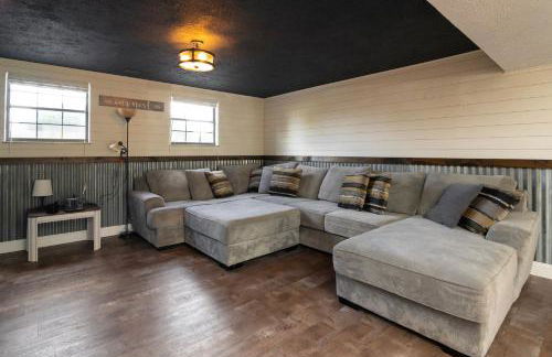 Sleeps 12, Wooded Lot, Near Ark, Great for Family - Foto 7