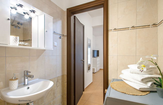 A & A Apartments - Photo 33