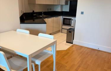 Modern Riverside Gem - Foto 13