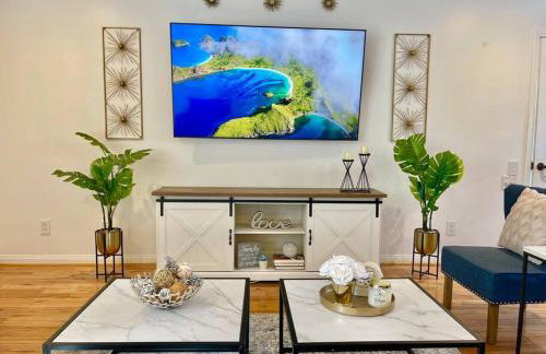 New Charming Spacious Disneyland Pool Home - Photo 31