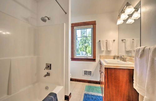 Lake Lovers Oasis Hot Tub and Mt Rainier View! - Foto 19