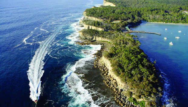 Skirting the isthmus of Eaglehawk Neck