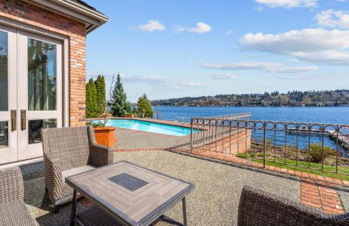 Stunning Waterfront Mansion with Pool and Hottub - Foto 38