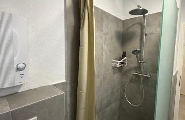 MA Apartments - Free Parking, Free WiFi, Relax & Coffee, - Photo 2