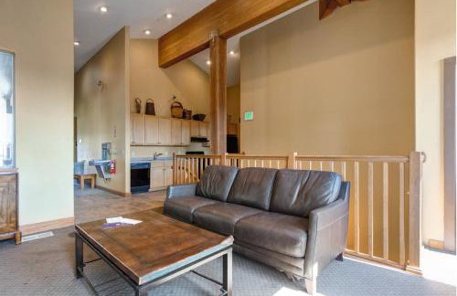 KBM Resorts Crestview Condos Spacious condo near Olympic Park with gas fireplace year-round pool hot tub city wide shuttle access. CVC-308B - Foto 50