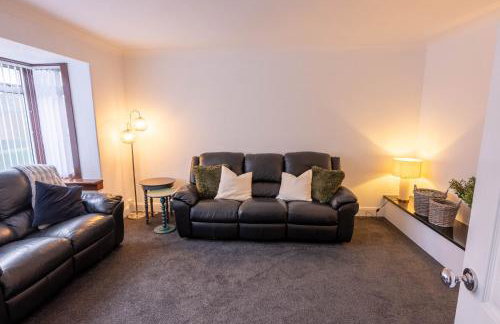 Spacious Home 10 mins to Airport & Braehead - Pass the Keys - Foto 9