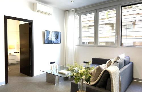 Impecable, nuevo, cómodo, frente al metro Colombia - Photo 6