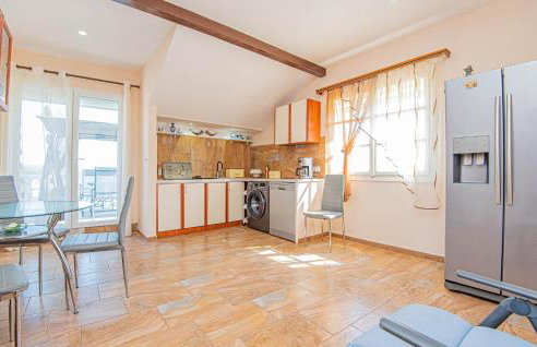 5 Bedroom Lovely Apartment In Raslina - Foto 8