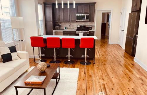 OoohLaLa! 2 Beds and 2 Full Baths w/Free Parking - Foto 61