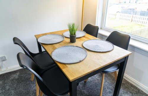 Serviced Apartment in Lanarkshire Close to M8 M74 with Free Parking - Long Stays Available - Foto 14