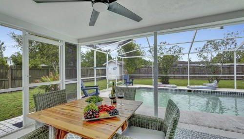 Magnificent Pool House in the Heart of Tampa - Sleeps 10 - Photo 2