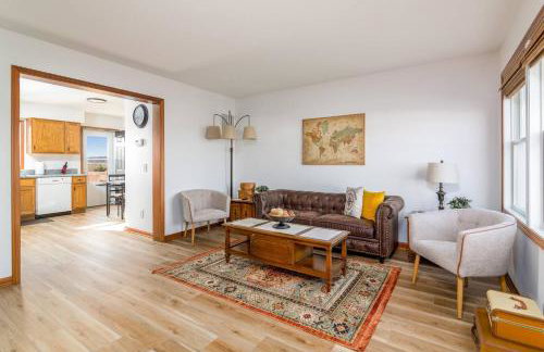 Cozy 2BR Condo w Private Patio - Vintage Charm - Foto 11