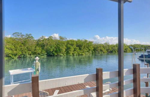 Tiny Home on Waterfront, Bay Views, Deck, Pool - Photo 19