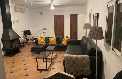 Lovely 10-bed Villa With Private Pool & Garden - Foto 17