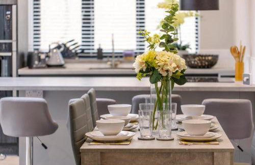 New, modern 4 bed, 3 bath house ,free parking - Foto 2