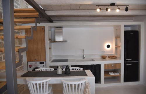 LAINI LUXURY SUITES - Photo 24