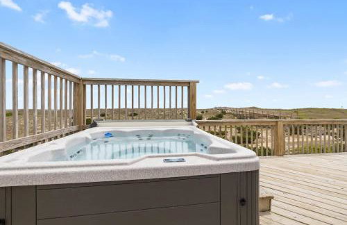 Elegant Updated Oceanfront Home with Pool & Hot Tub - Photo 6